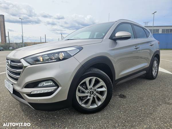 Hyundai Tucson 2.0 CRDi 4WD Automatik Advantage - 24