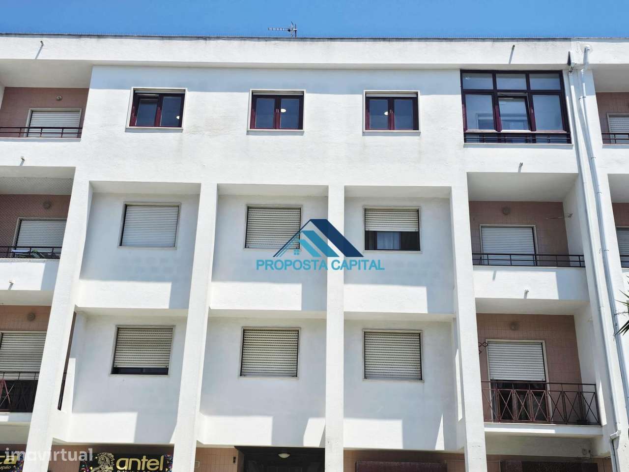 APARTAMENTO T4 REMODELADO CENTRO AMORA-42