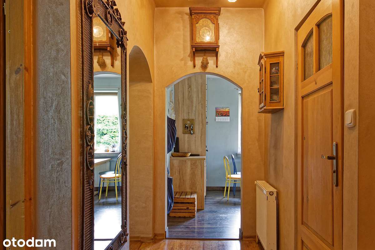 Przestronny dom z 7 pokojami i garażem W Chełmie.-5