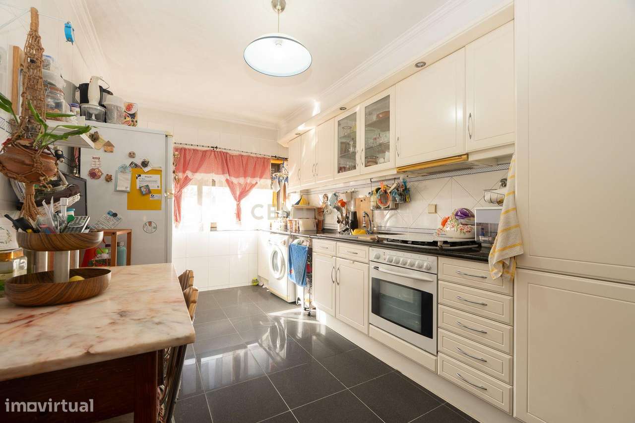 Fantástico T3, Na rua Abel Manta  em Odivelas-6