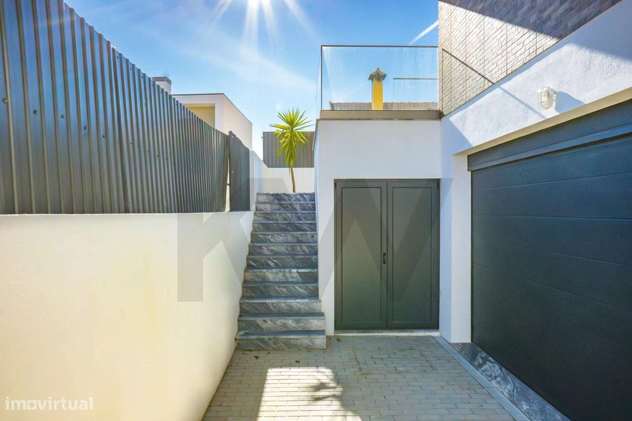 Luxo e exclusividade em Famões com vista sob Lisboa-47