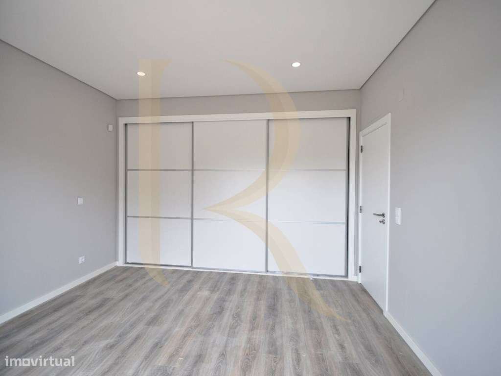 Moradia isolada nova T4+1 com piscina e garagem em Brejos de Azeitão-15