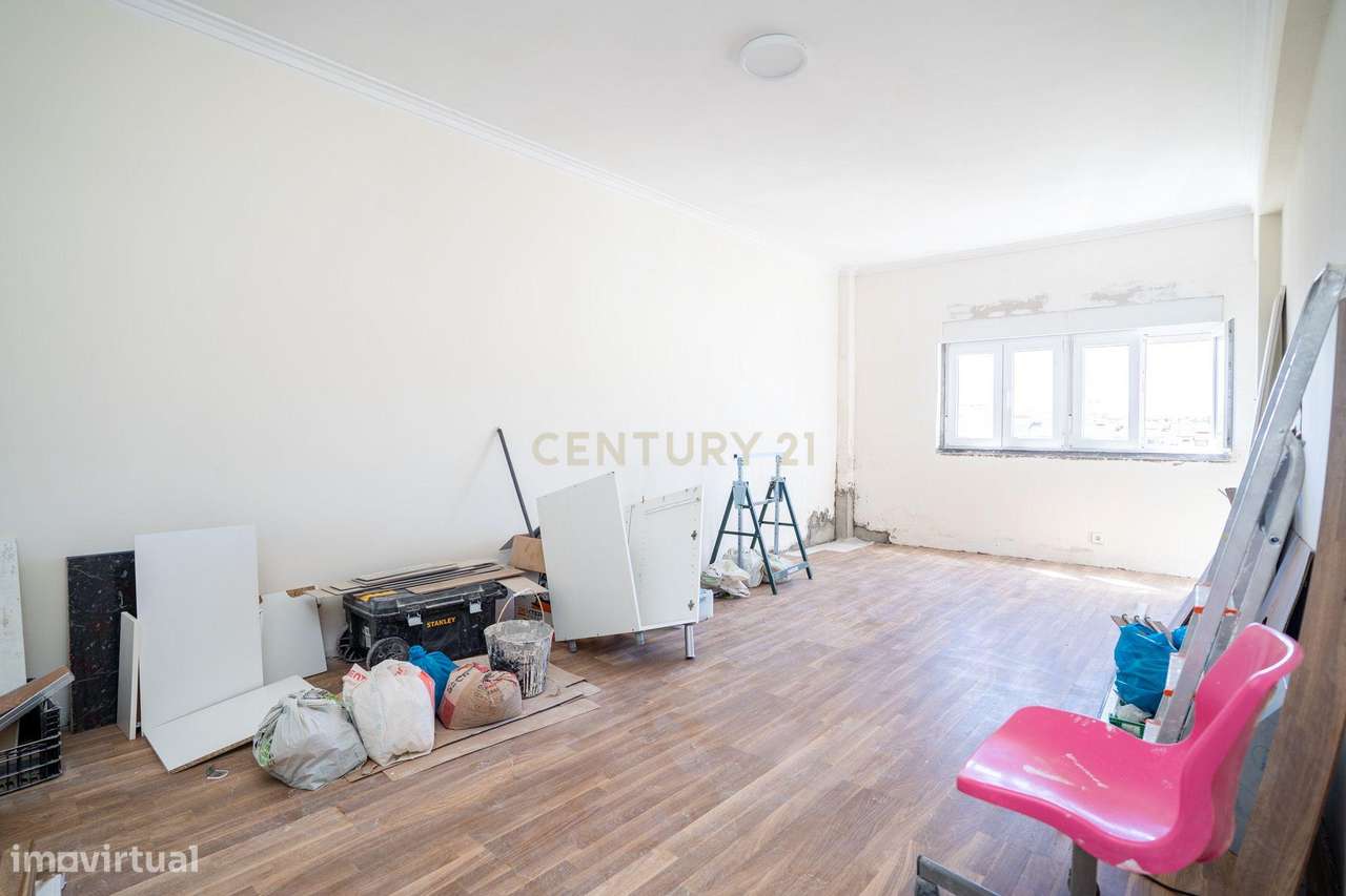 Apartamento T2 em remodelação | Casal de São Brás | Amadora-22