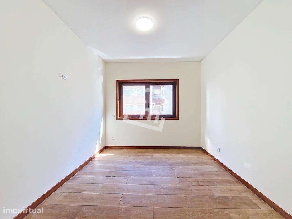 Venda de T3 na Marginal de Matosinhos com Garagem-7