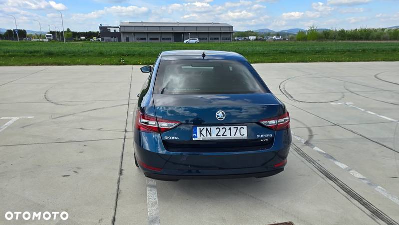 Skoda Superb 2.0 TDI 4x4 L&K DSG - 8