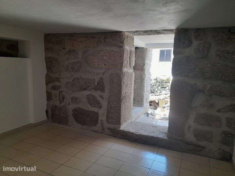 Moradia T1 + 2 com garagem - Grande imagem: 4/5