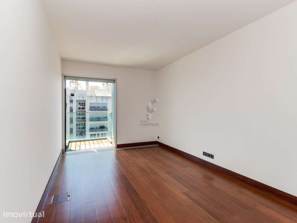 Apartamentos T4 novos a estrear de várias dimensões e orientações, ...-25