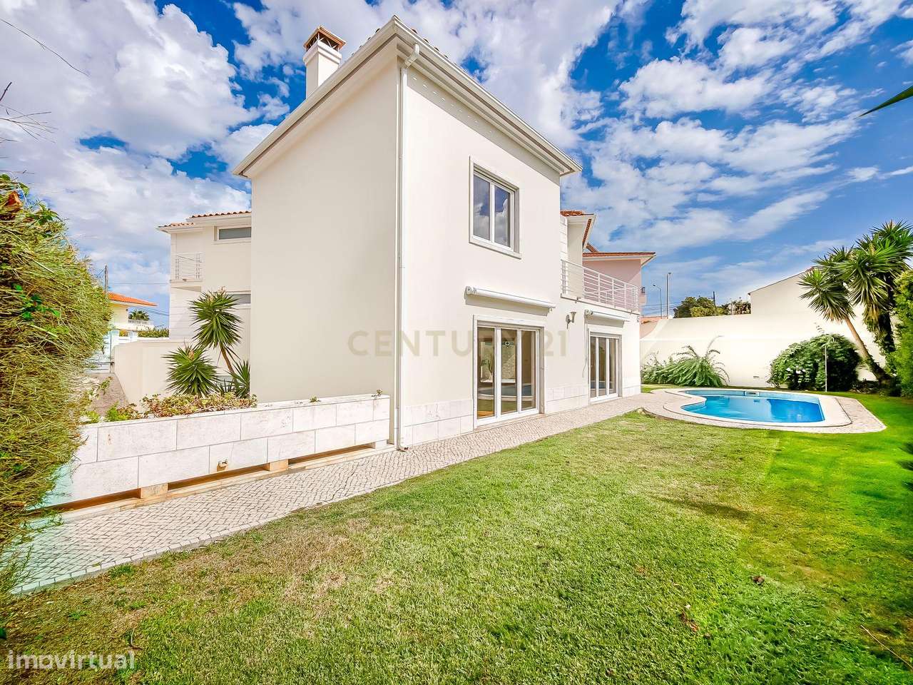 Moradia T5+1 com Piscina Privada a 8 Minutos a Pé do King's College |-45