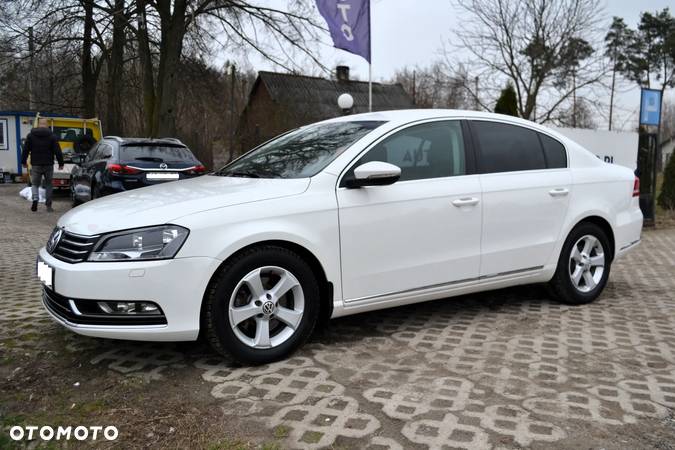 Volkswagen Passat 2.0 TDI Highline DSG - 2