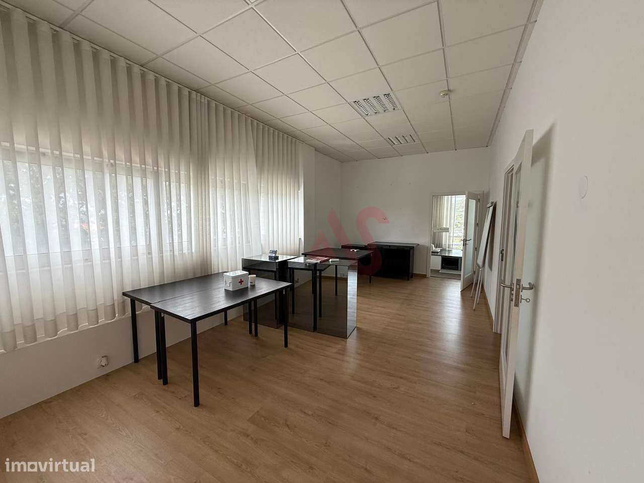 Escritório em Ermesinde, Valongo com 4 lugares de estacionamento - Grande imagem: 5/19