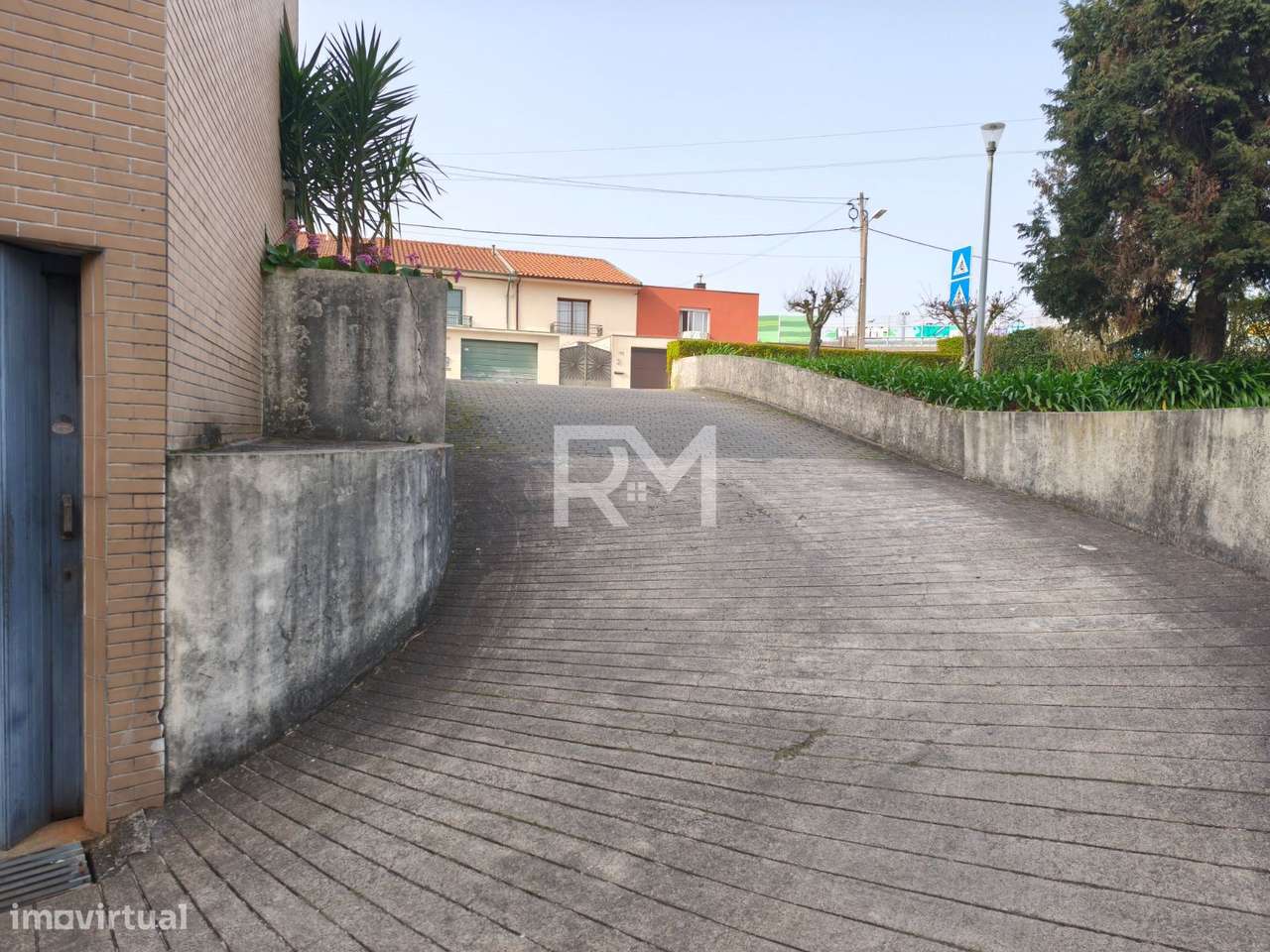 GARAGEM BOX COM ARRUMOS | CENTRO DE VALONGO-2