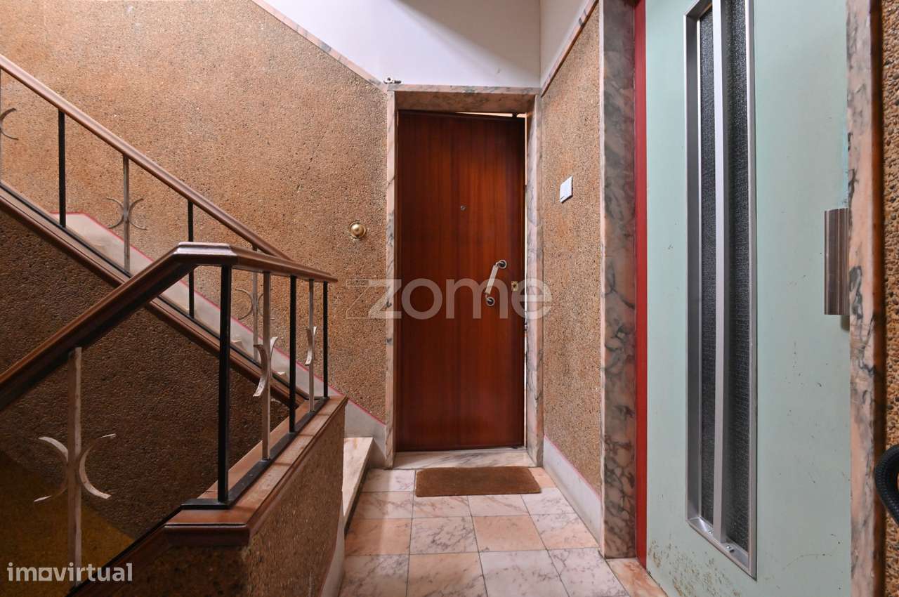 T2 em Linda-a-Velha com dois terraços incríveis - Grande imagem: 4/30