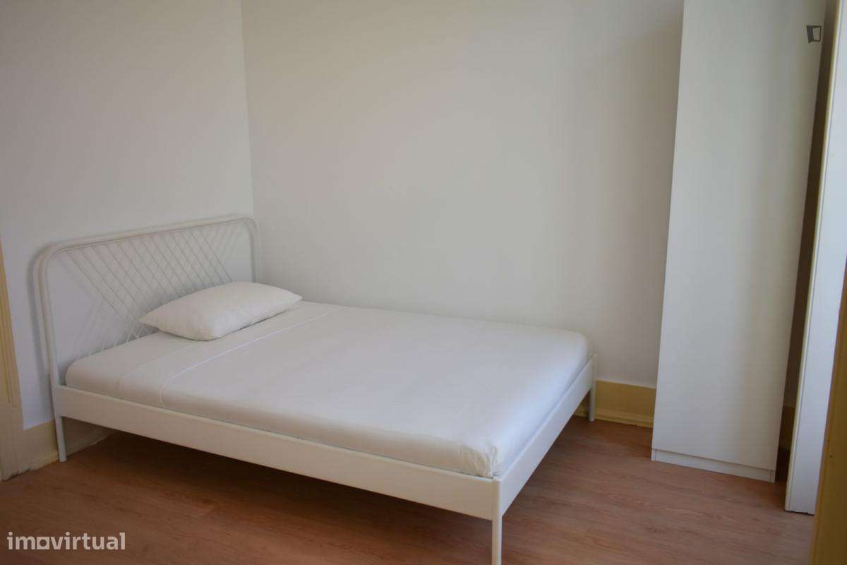 Quarto - localizado em Anjos Lisbon - Grande imagem: 3/10