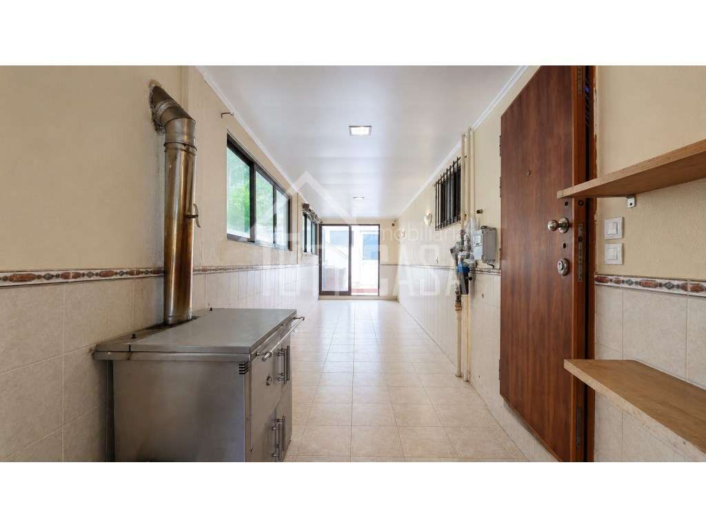 Moradia T2+2 com Jardim, Garagem e Total Privacidade-21
