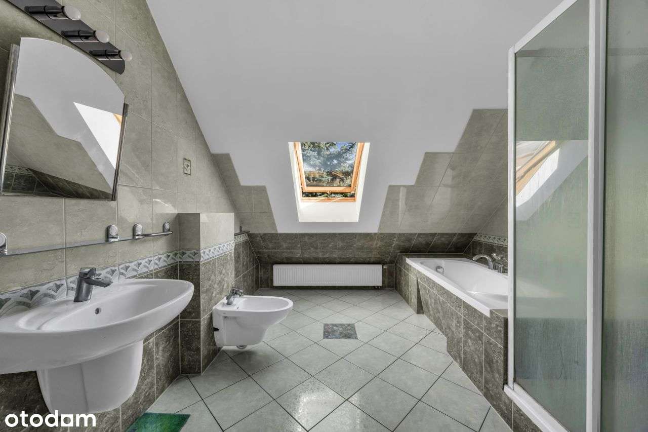 Przestronny dom z zagospodarowaną działką-13