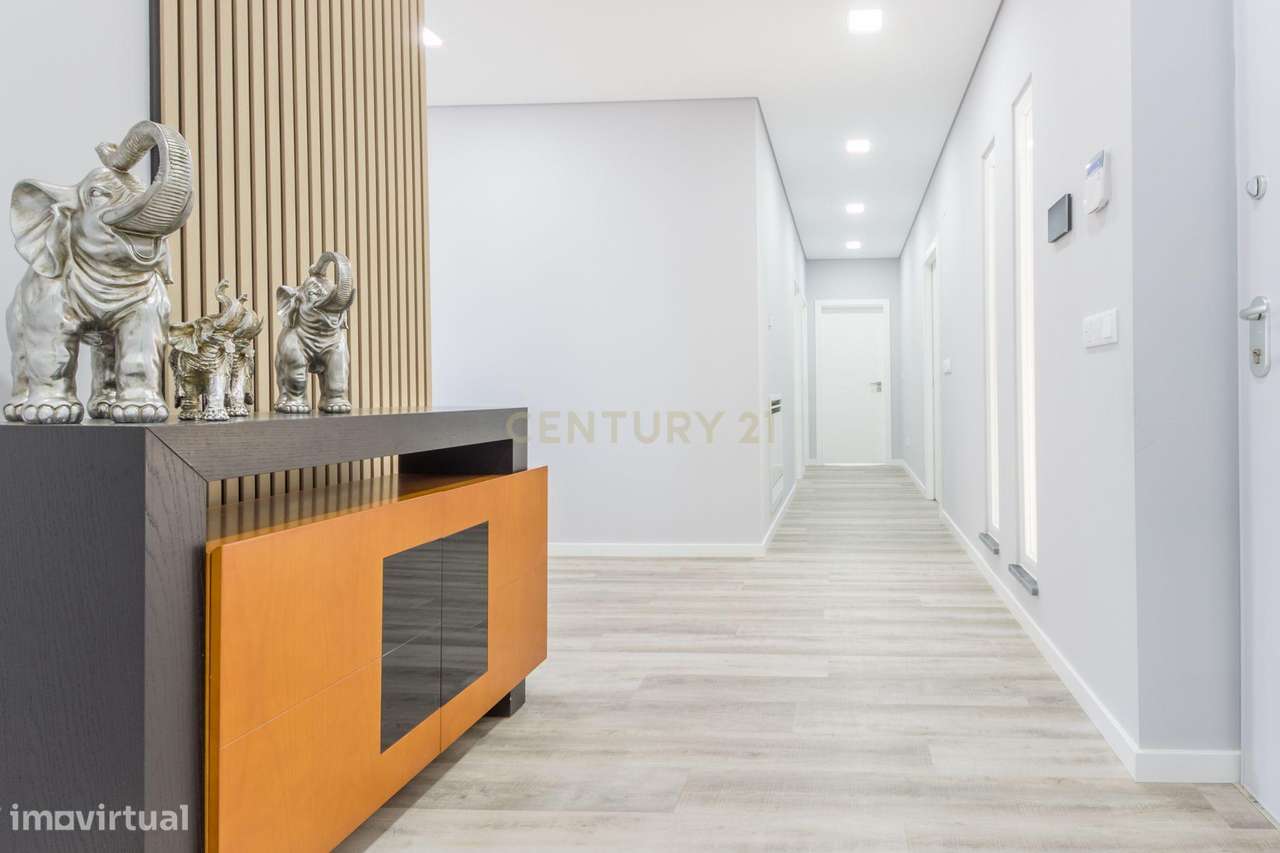 Vila Alegre / Fernão Ferro - Luxuosa moradia isolada térrea de 4 assoa-13