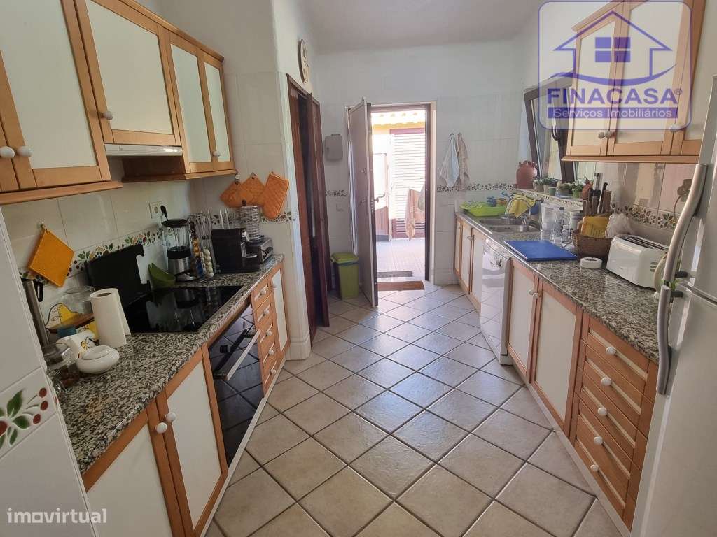 Moradia V3 toda térrea isolada com piscina,jardim e garagem - Vilam...-29