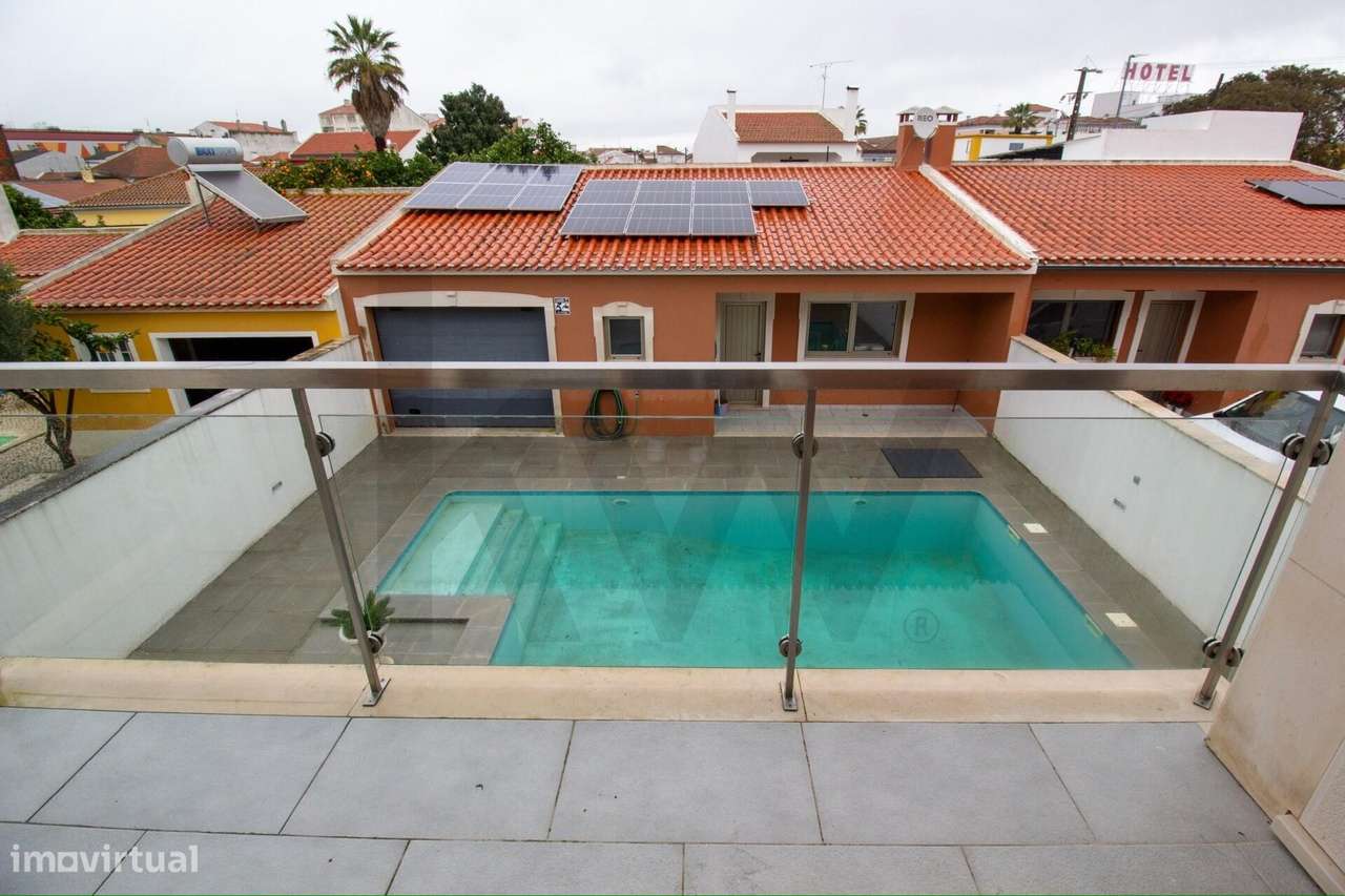 Moradia V4 + 1 com Piscina, Garagem e Anexo | Almeirim - Grande imagem: 4/46