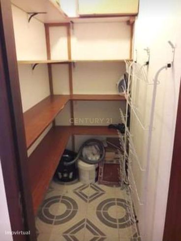 T3 Remodelado com 2 Casas de Banho à Venda no Miratejo – Pronto a Entr-4