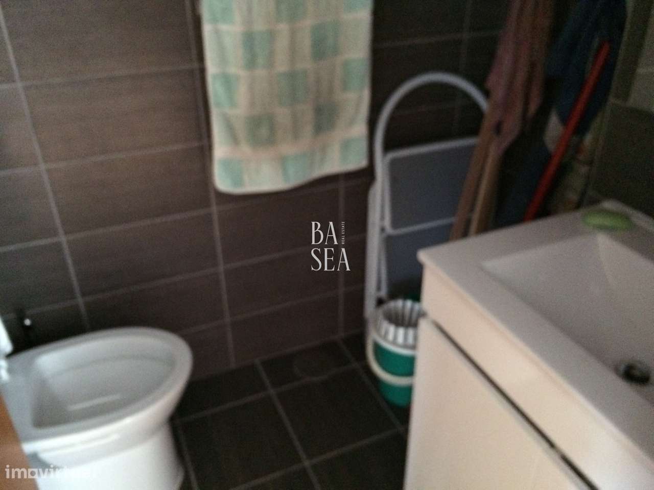 Quinta com 4 Habitações 1 Armazém e 8.900m2 de Vinha em Barbeita Monçã - Grande imagem: 4/12