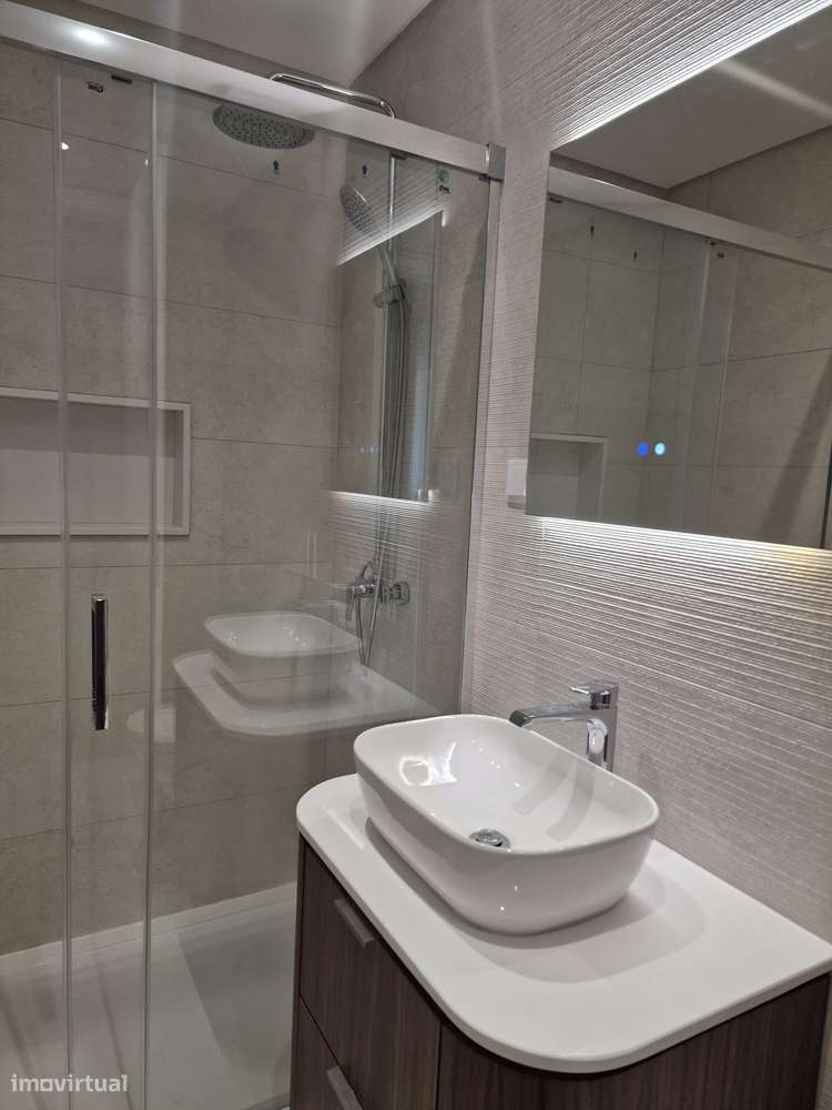 T3 2º Luxo c Estac. Arrecad., Varandas, Vistas jtº Forúm Almada-16