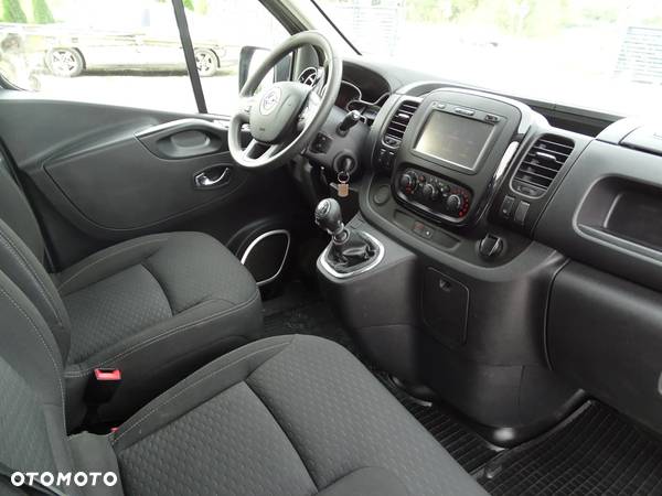 Opel VIVARO LONG BiTurbo - 12