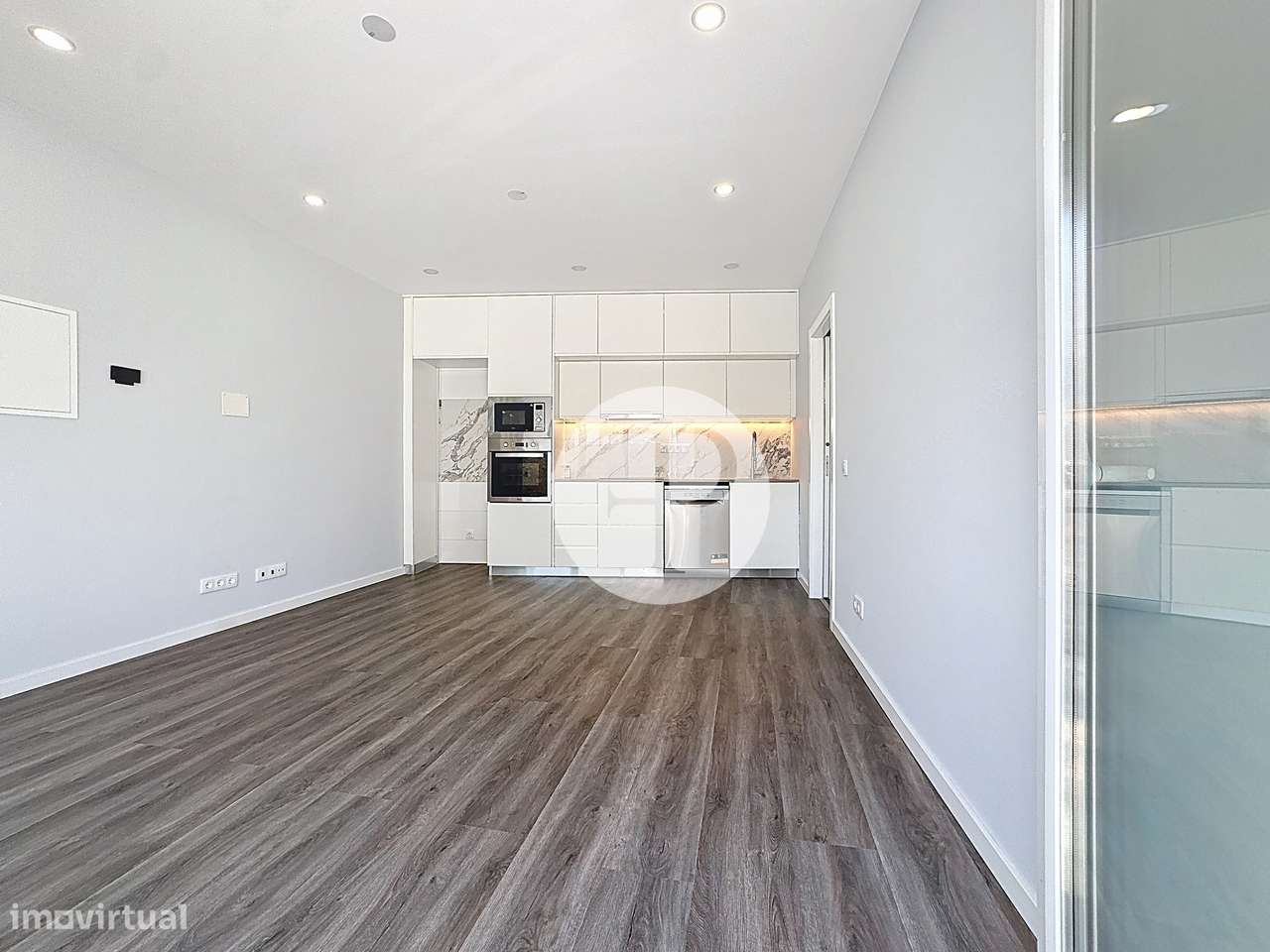 Moradia T4 com 2 suítes, piscina interior central em Alfeizerão-12