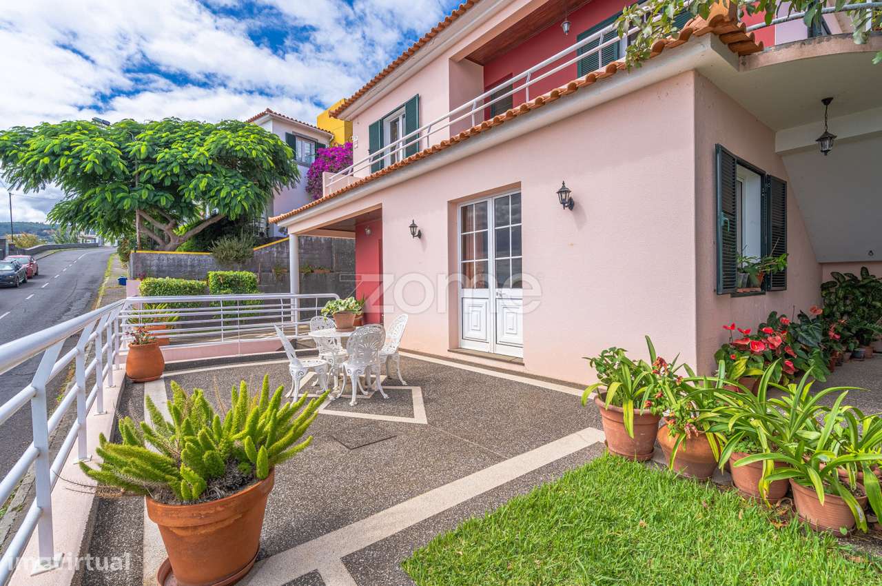 Moradia T3+2 com Vista Mar e Potencial Único - Grande imagem: 3/37