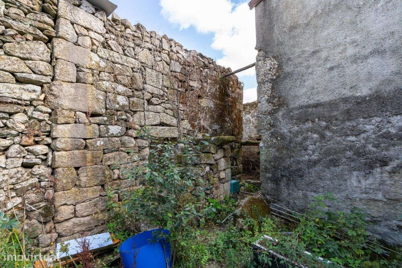 Conjunto de 4 moradias em Borbelinha, Adoufe - Vila Real-25