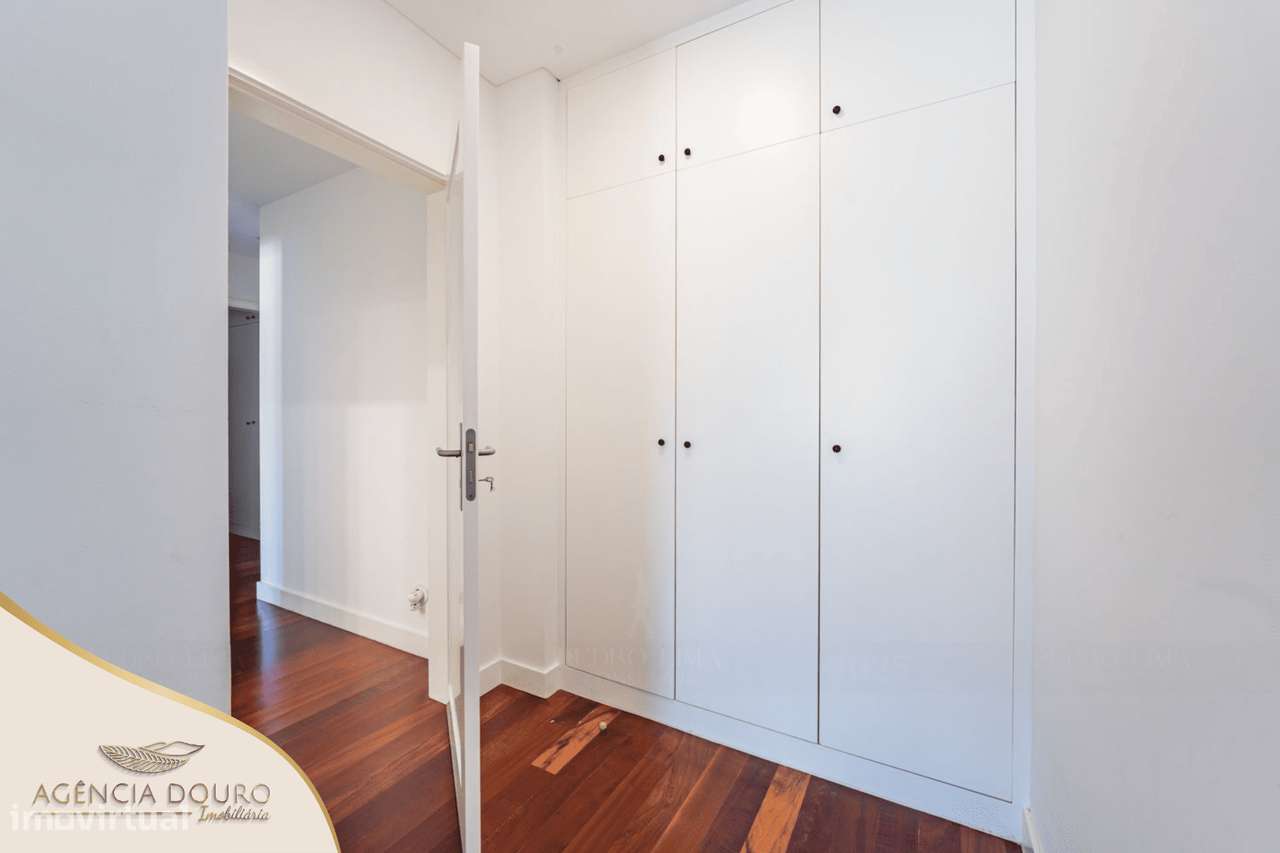 Apartamento T4 na 1ª linha do mar em Matosinhos-14