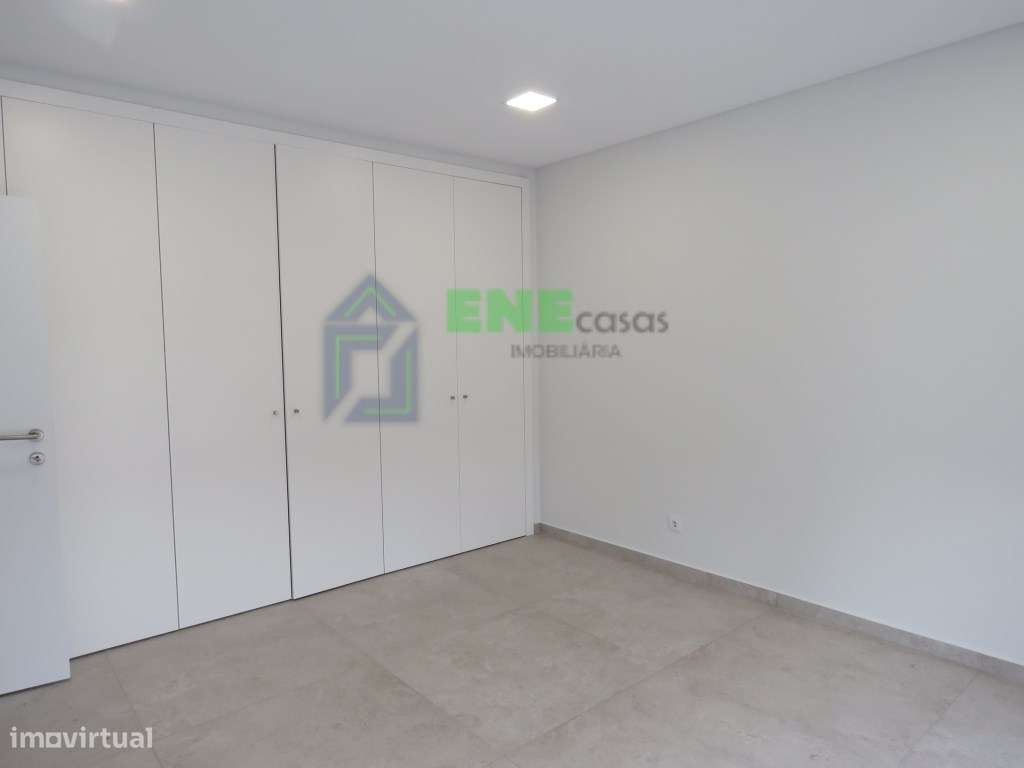 Moradia T4 na Vila da Ericeira-13