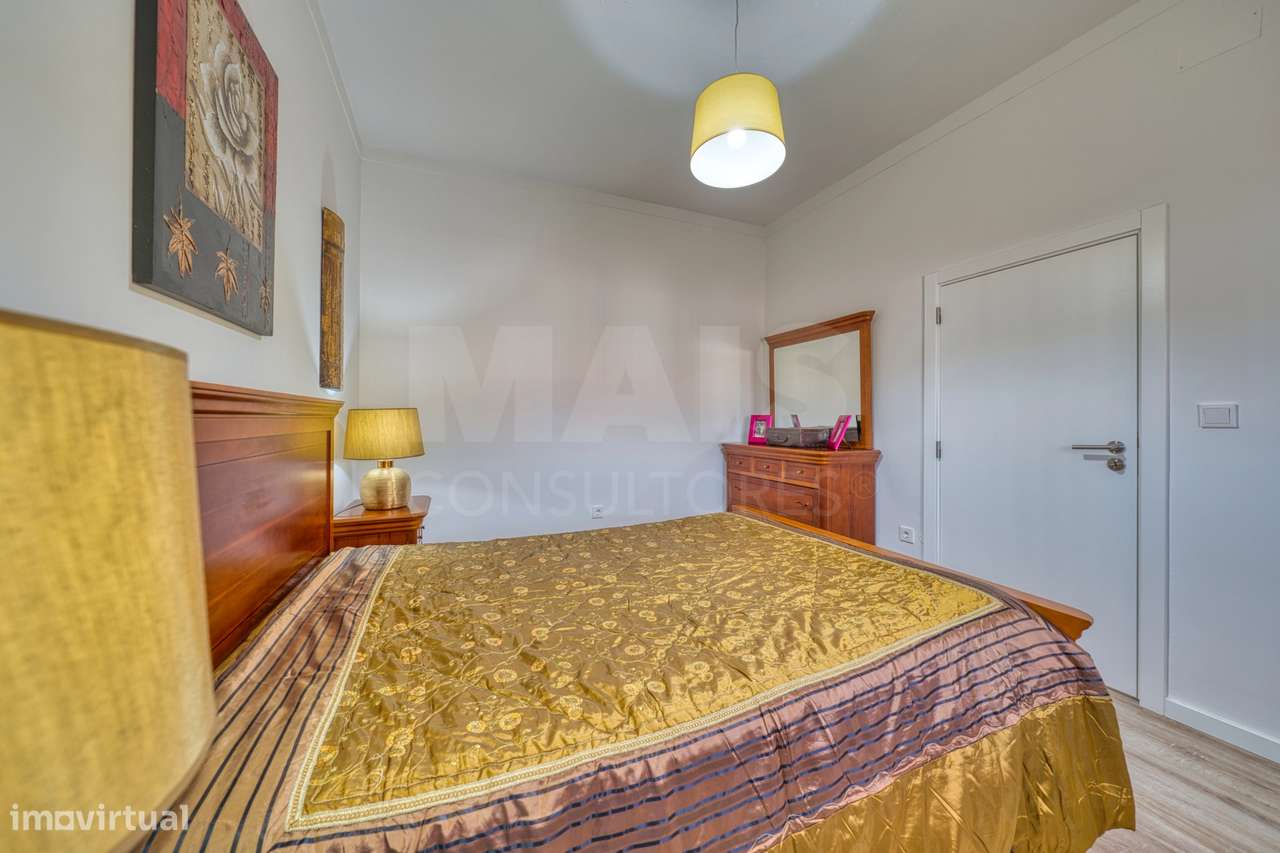 Viva com Espaço e Conforto: Moradia T4 com Anexo e Garagem em Coruc... - Grande imagem: 4/50