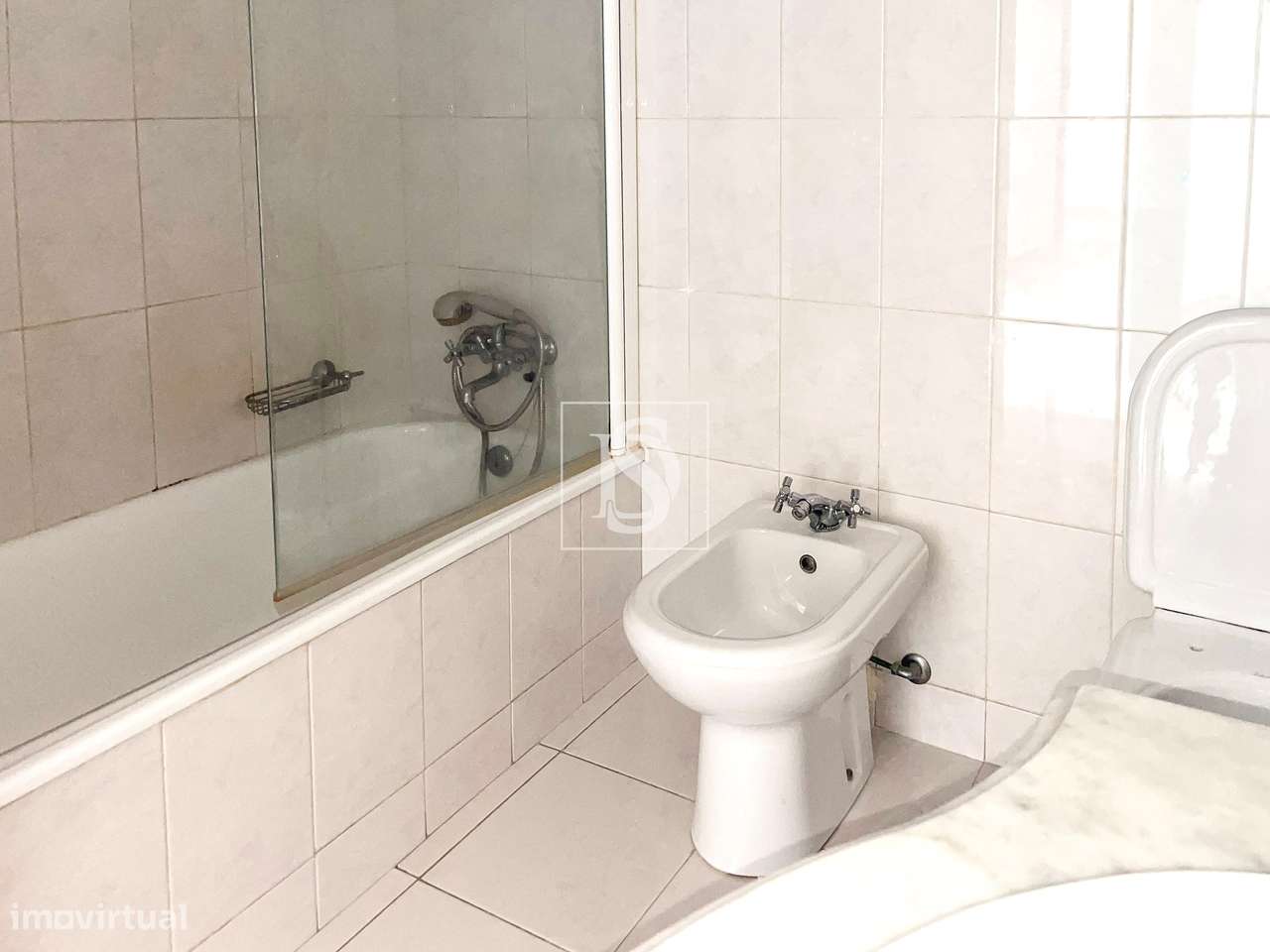 Apartamento T3 em Árvore, com Vista Mar, Varandas, Garagem e Elevador-14