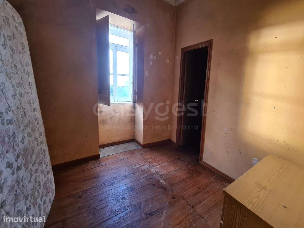 Moradia isolada T3 de 3 pisos, em Angra do Heroísmo. - Grande imagem: 2/6