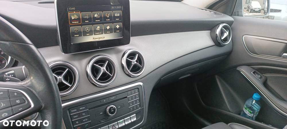 Mercedes-Benz GLA 200 7G-DCT UrbanStyle Edition - 28