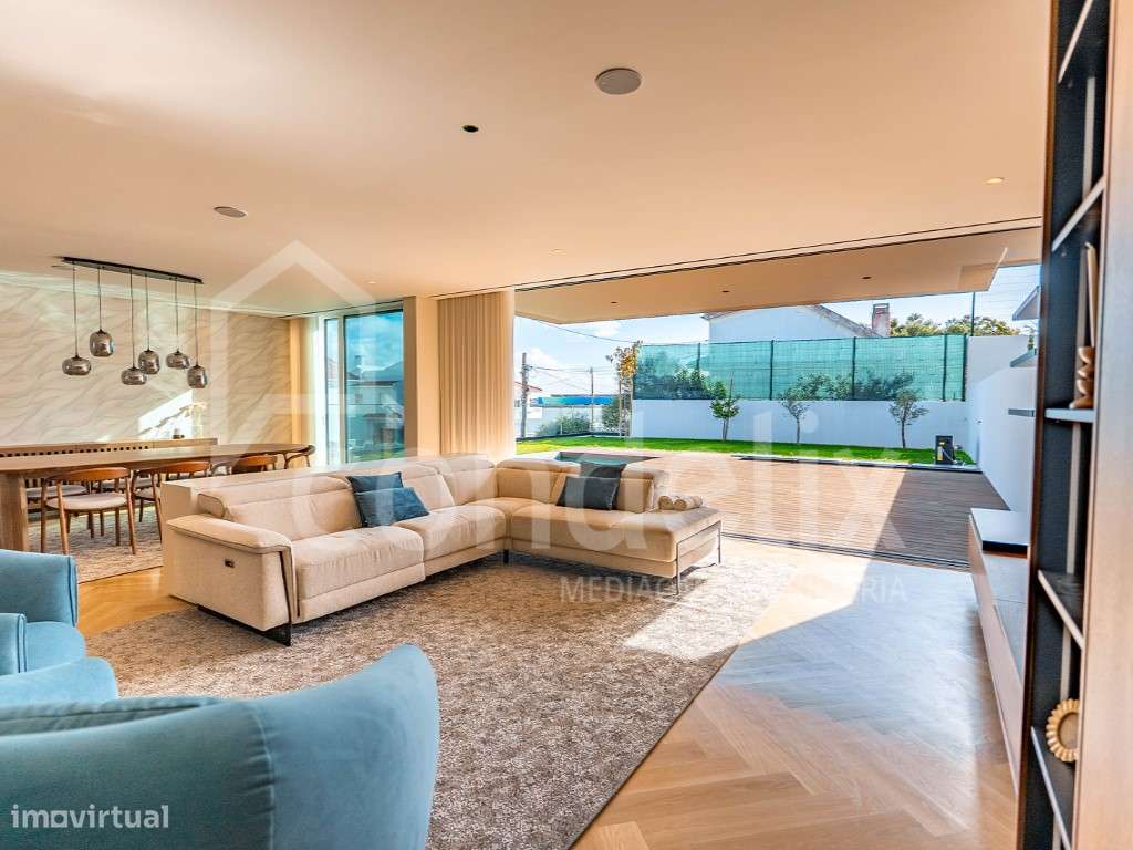 Moradia T5+1 nova com piscina em condomínio fechado de luxo no Estoril - Grande imagem: 3/55