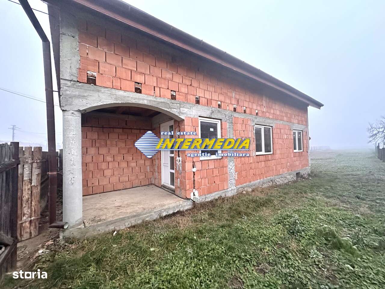 Casa noua la rosu teren 1000 mp toate utilitatile cu pivnita - Imagine principală: 4/10