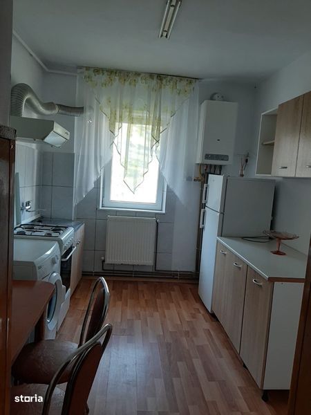 Inchiriez apartament