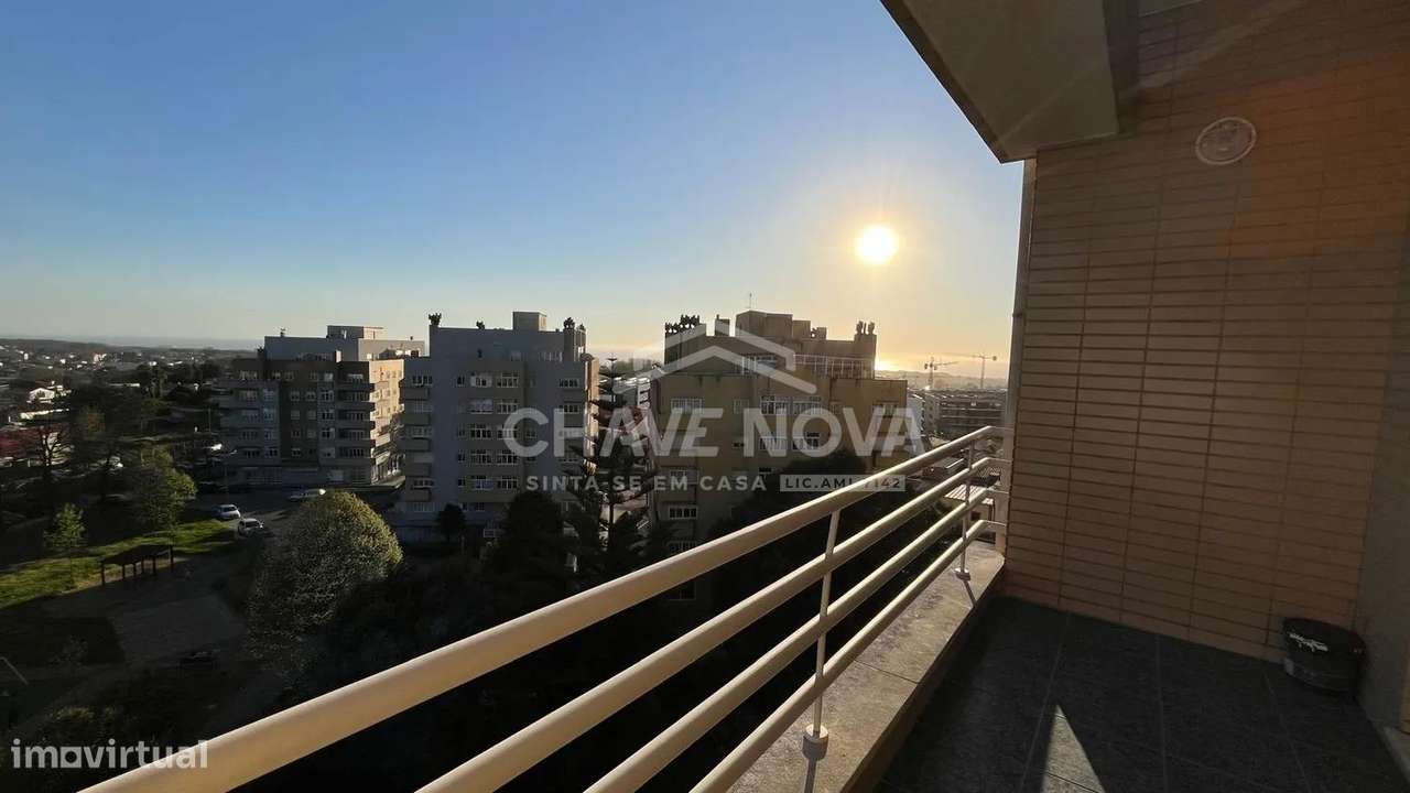 T2+1 Renovado na Madalena | Último Piso com Vista Mar e Box Privativa-24