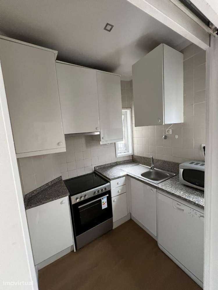 T1 Porto Centro Rua da Alegria Metro Marquês Remodelado e Equipado-16