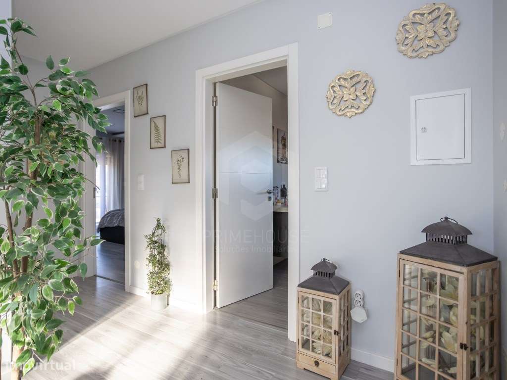 Moradia Isolada T4 com Piscina, Garagem e Acabamentos Premium-26