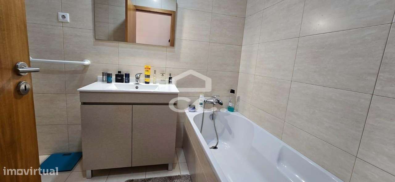 Moradia em Banda Restaurada T2+1 em Selho São Cristovão - Guimarães-10