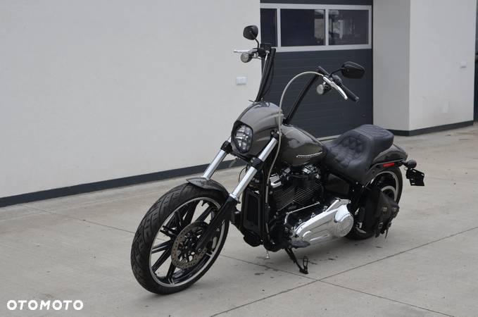 Harley-Davidson Softail Breakout - 6