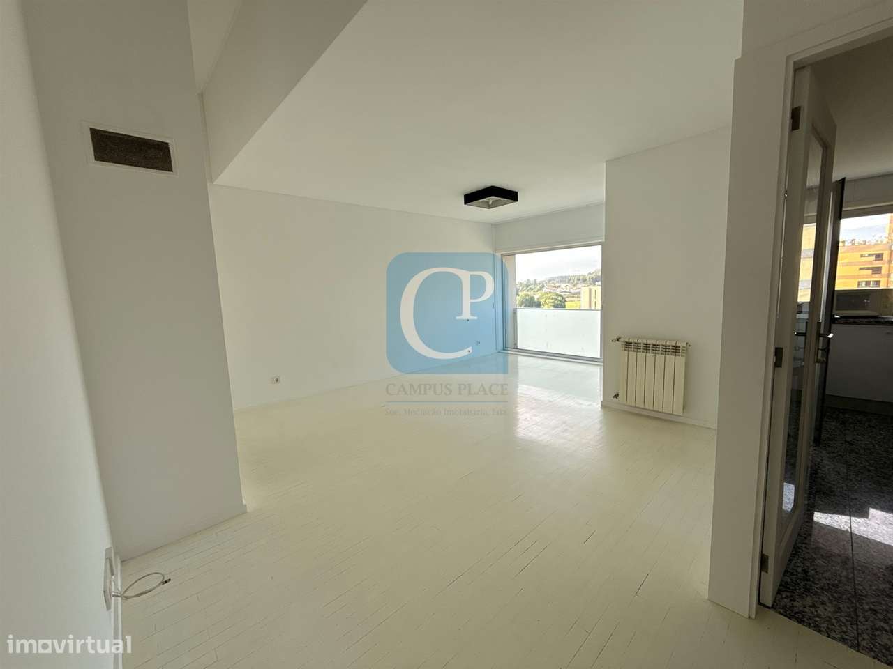Apartamento T2 com lugar de garagem e arrumos em Vermoim na Maia-7