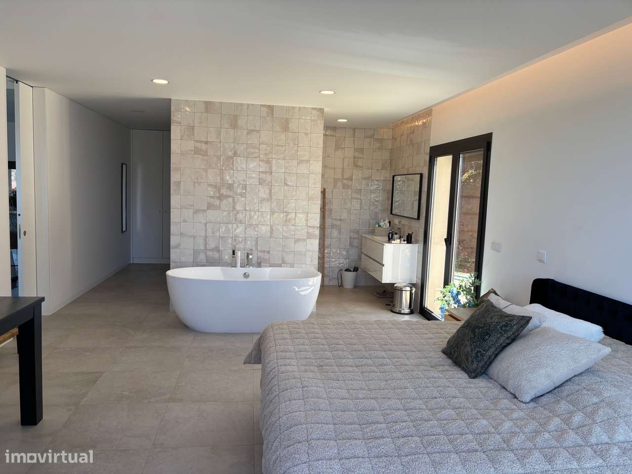 Moradia Moderna e Eficiente com Vista Panorâmica e Privacidade Total - Grande imagem: 3/17