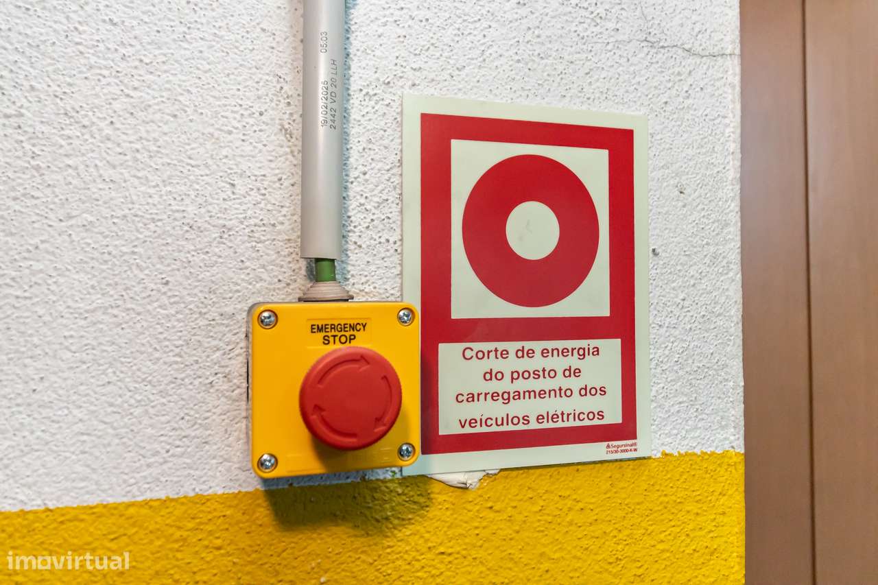 Moderno apartamento T3 com parqueamento e arrecadação-45