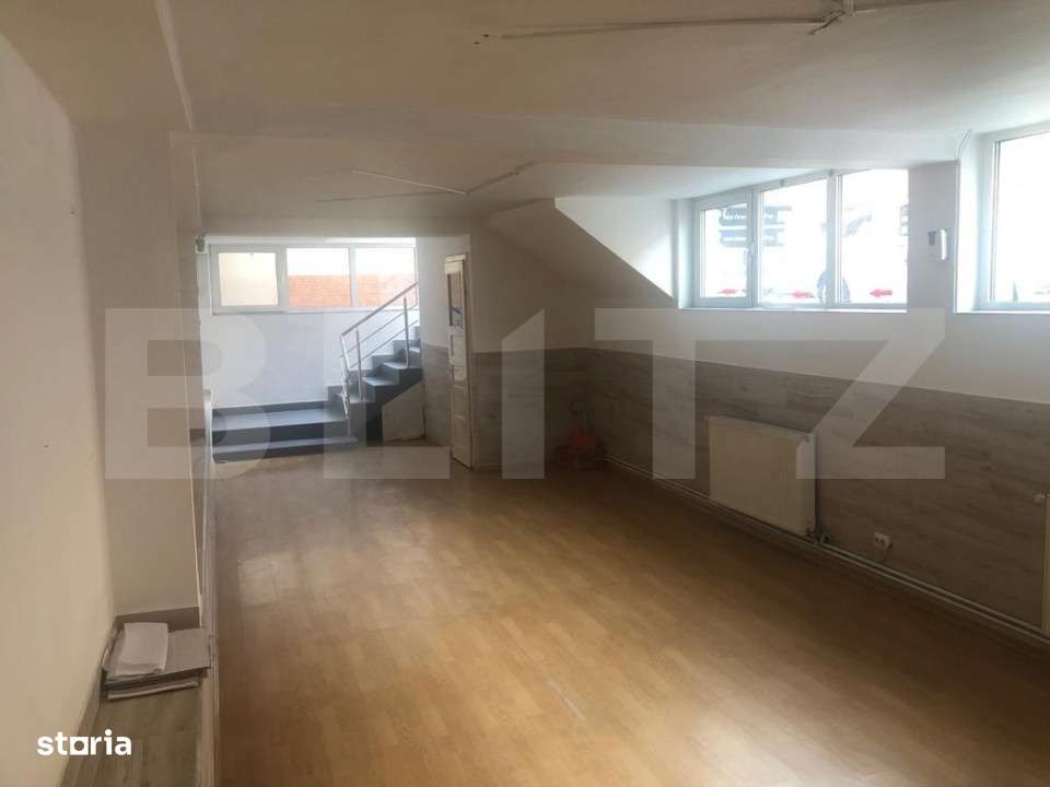 Spatiu comercial 44mp la demisol pe Bulevardul Revolutiei - Imagine principală: 2/10