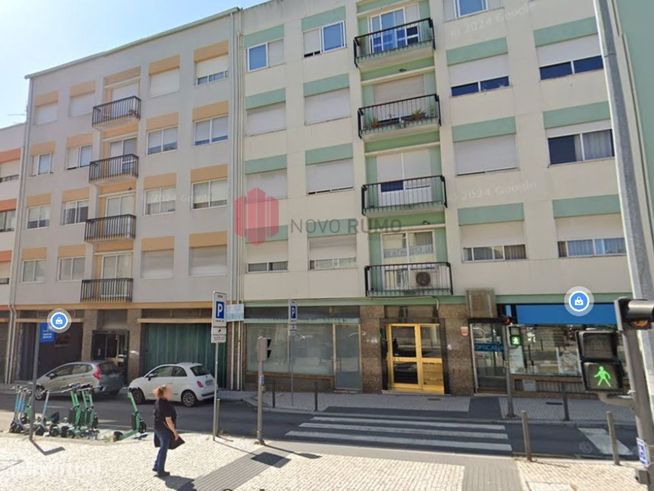 Apartamento T3 em Cedofeita, junto a igreja da Lapa.-0