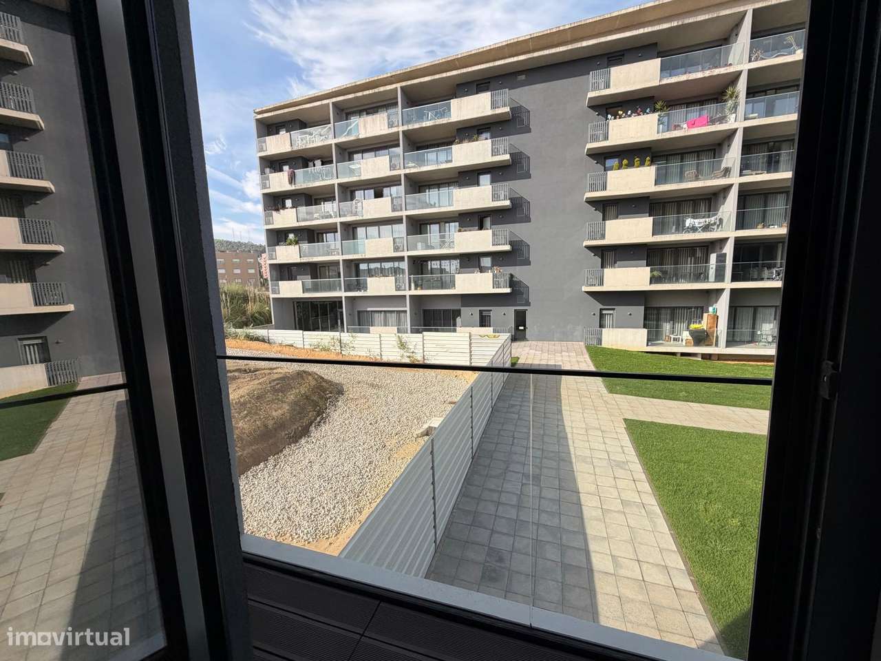 Apartamento T2 Varanda Garagem Pronto Habitar Parque Lavandeira-8