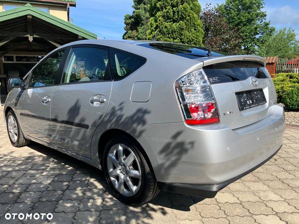 Toyota Prius (Hybrid) Executive - 5